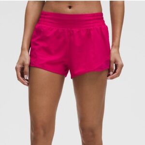 lululemon athletica Women's Hotty Hot High Rise Lined short 2.5 inch Passionate